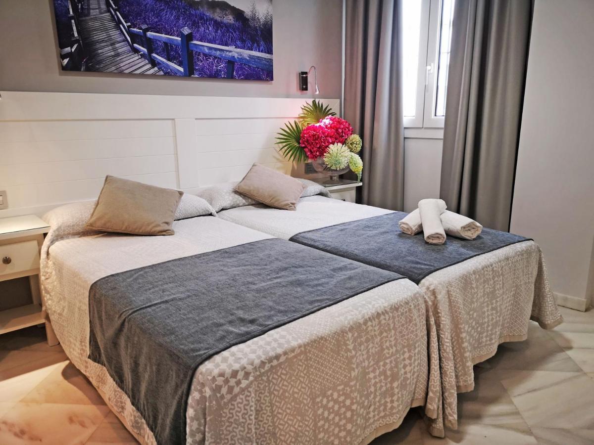 Hostal Bodega Конил-де-ла-Фронтера Екстериор снимка